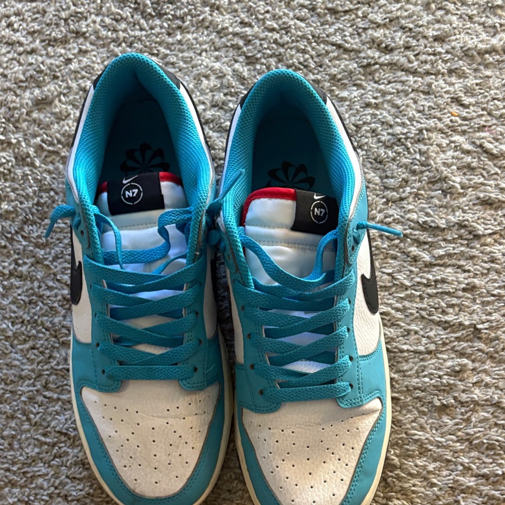 Nike dunks blue black and white don’t wear them anymore